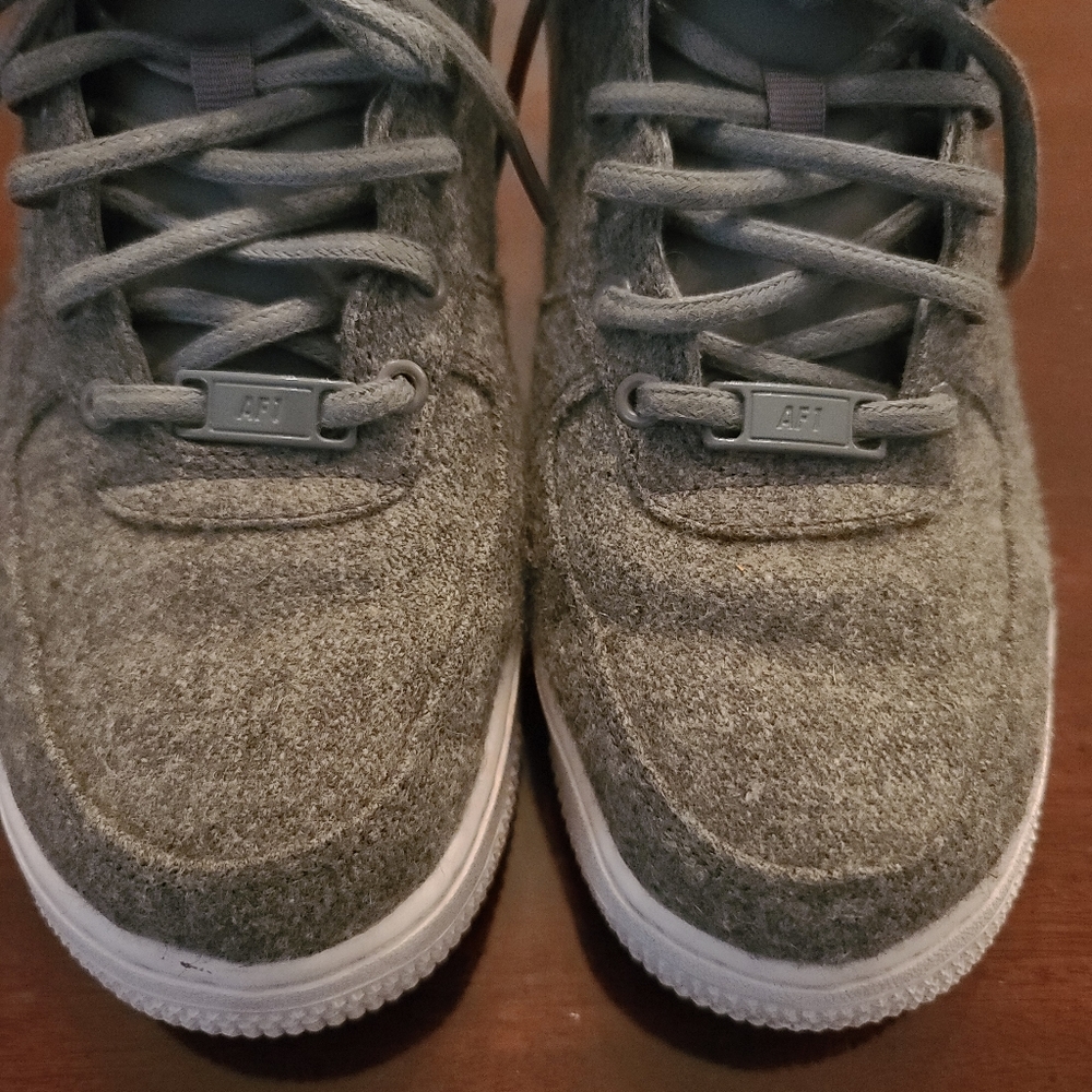 Authentic Nike Air Force 1 07 Mid Size 8.5c